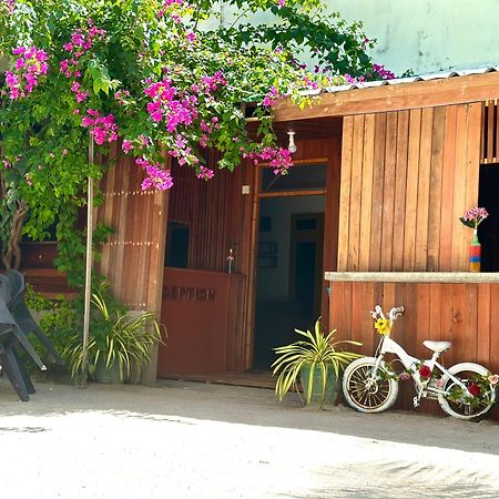 Leisure Inn Guest House Bodufolhudhoo Exterior photo